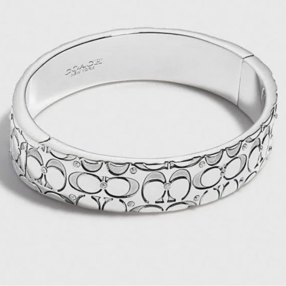 🔥🔥NWOT- AUTHENTIC-COACH-Silver-Tone Crystal Quilted C Bangle Bracelet🔥🔥 - Picture 8 of 14